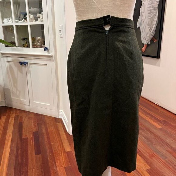 Elegant Chanel Forest Green Pencil Skirt - Picture 5 of 5